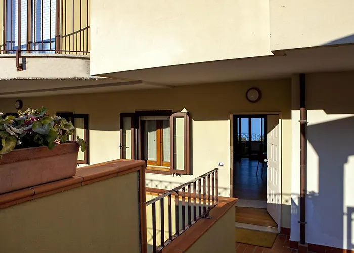 Giuvra Panoramic House *