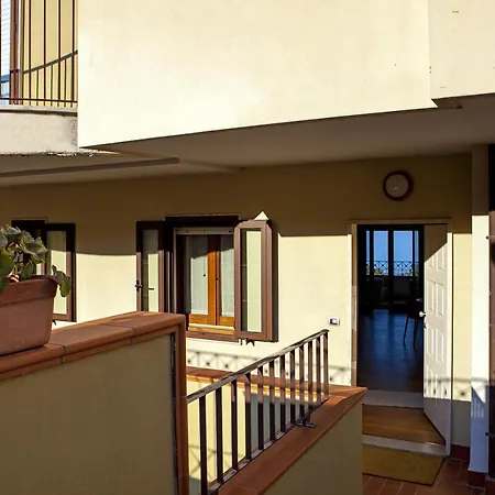 Giuvra Panoramic House *